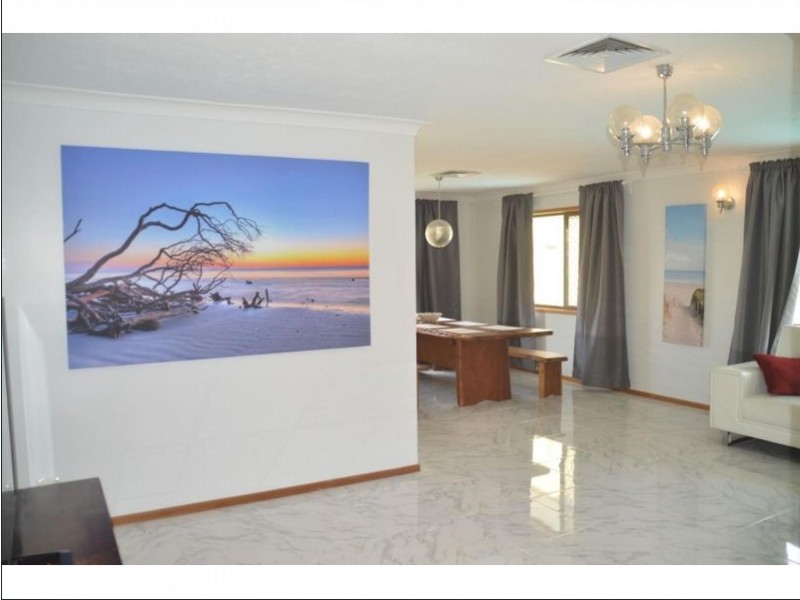 32 Runaway Bay Avenue, Runaway Bay QLD 4216