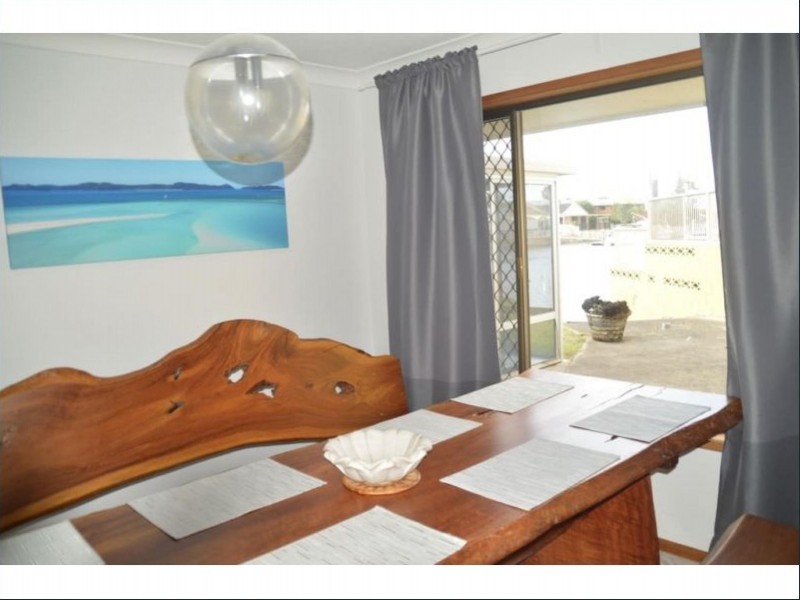 32 Runaway Bay Avenue, Runaway Bay QLD 4216