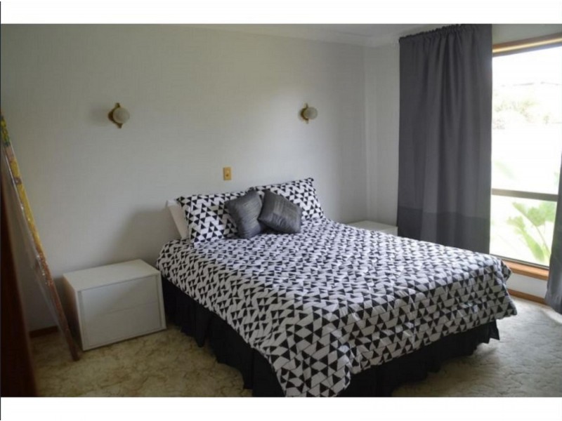 32 Runaway Bay Avenue, Runaway Bay QLD 4216