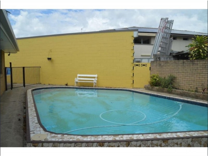 32 Runaway Bay Avenue, Runaway Bay QLD 4216