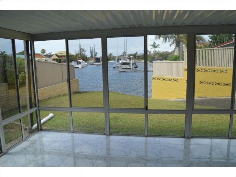 32 Runaway Bay Avenue, Runaway Bay QLD 4216