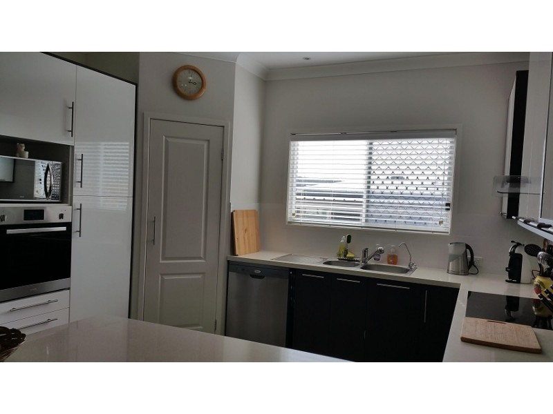 20 Angourie Crescent, Pacific Pines QLD 4211