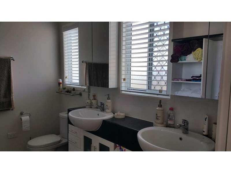 20 Angourie Crescent, Pacific Pines QLD 4211