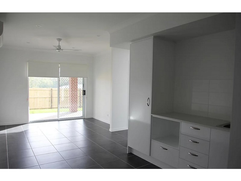 2/24 Arburry Crescent, Brassall QLD 4305