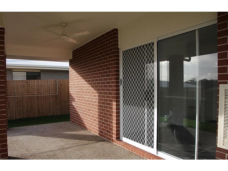 2/24 Arburry Crescent, Brassall QLD 4305
