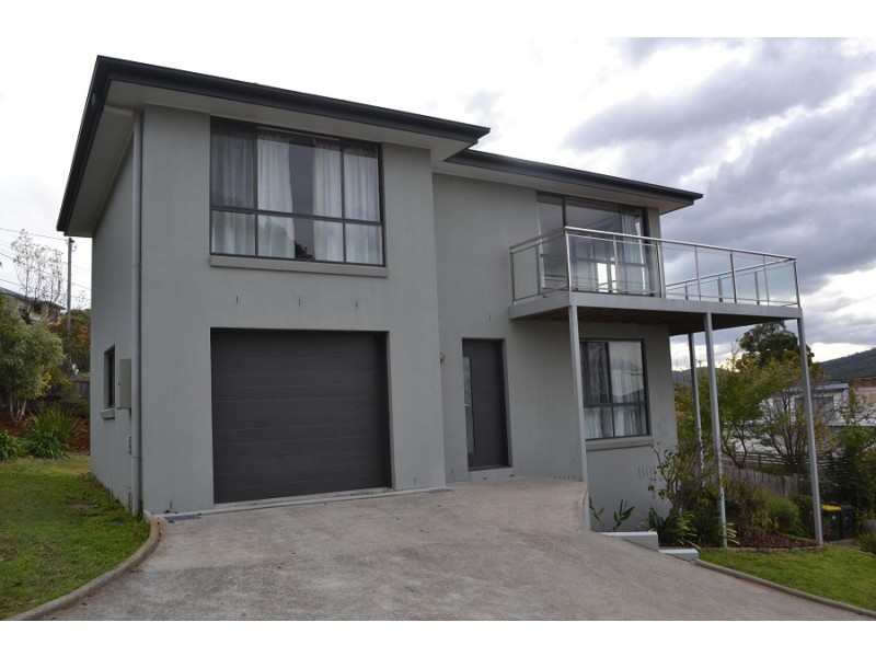1/27 Auburn Road, Kingston Beach TAS 7050