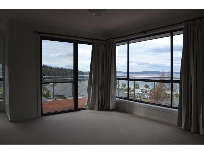 1/27 Auburn Road, Kingston Beach TAS 7050