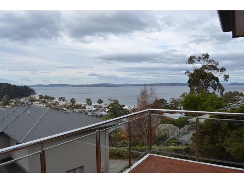 1/27 Auburn Road, Kingston Beach TAS 7050