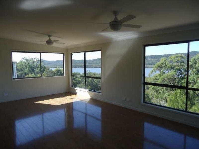 12 Leichhardt Terrace, Russell Island QLD 4184