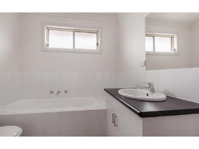 2/10 Shankland Boulevard, Meadow Heights VIC 3048