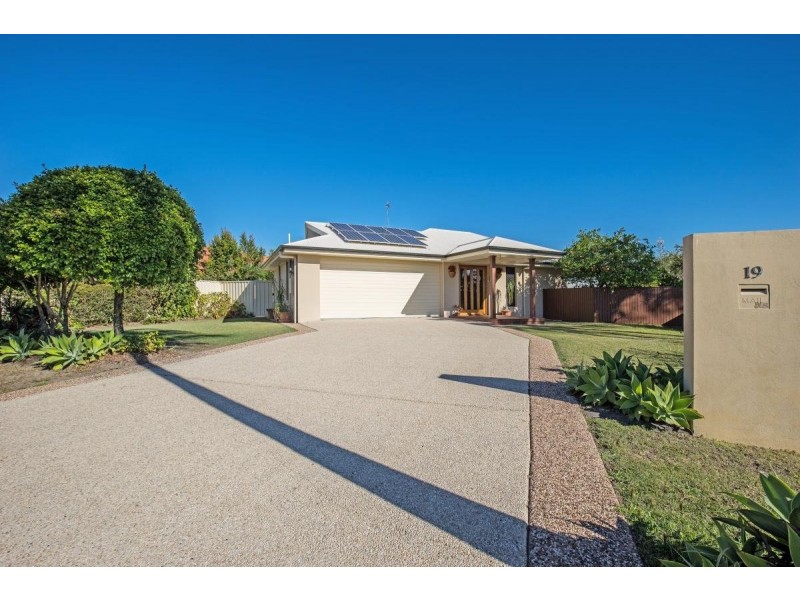 19 Oxford Parade, Pelican Waters QLD 4551