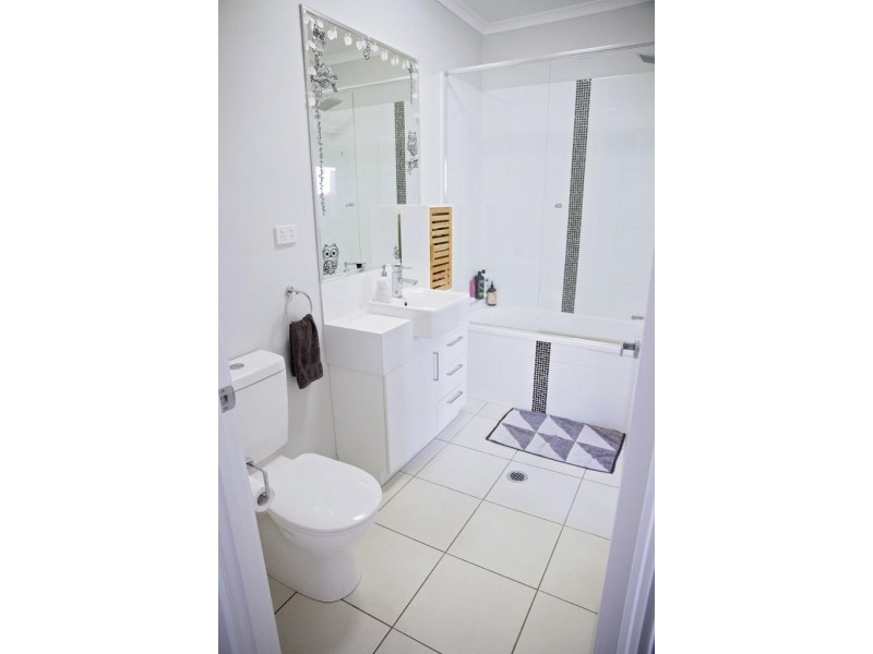 8 Mode Way, Burdell QLD 4818