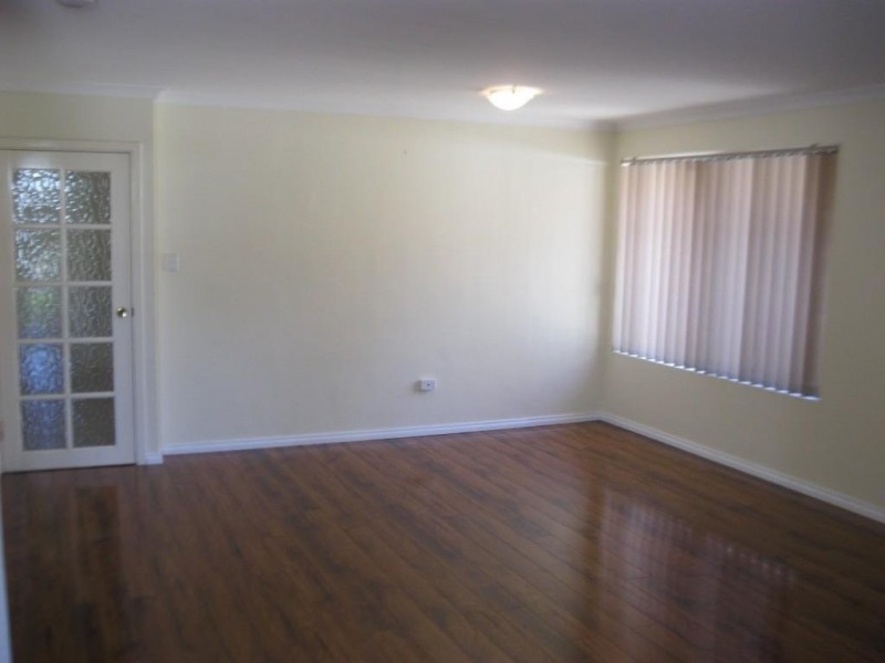 39 Camelot Grove, Carramar WA 6031