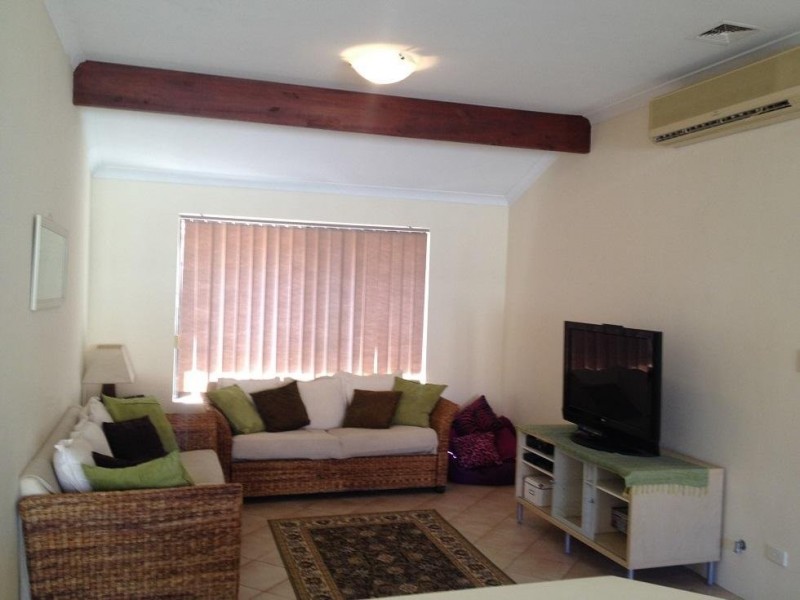 39 Camelot Grove, Carramar WA 6031