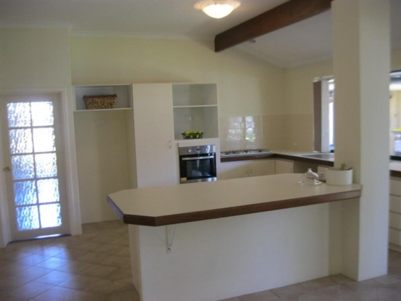 39 Camelot Grove, Carramar WA 6031