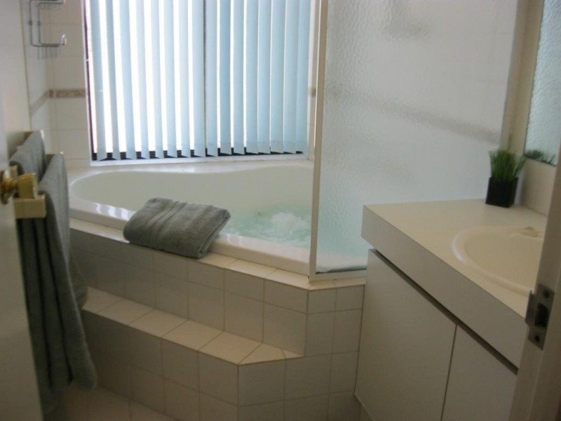 39 Camelot Grove, Carramar WA 6031