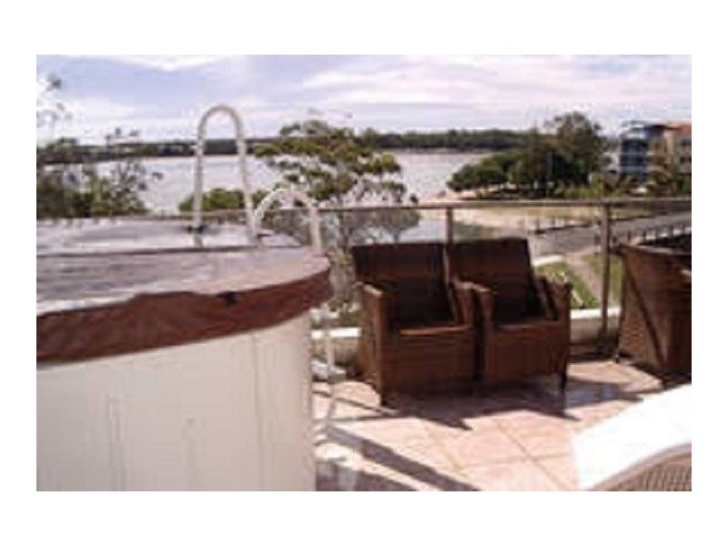 1/3 Bradman Avenue, Maroochydore QLD 4558