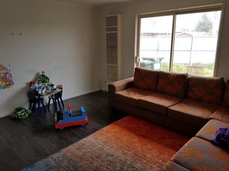 18 Runcorn Crescent, Deer Park VIC 3023