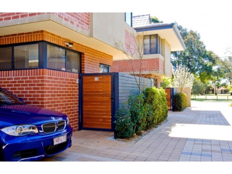 10/13 – 17 Groves Avenue, Attadale WA 6156