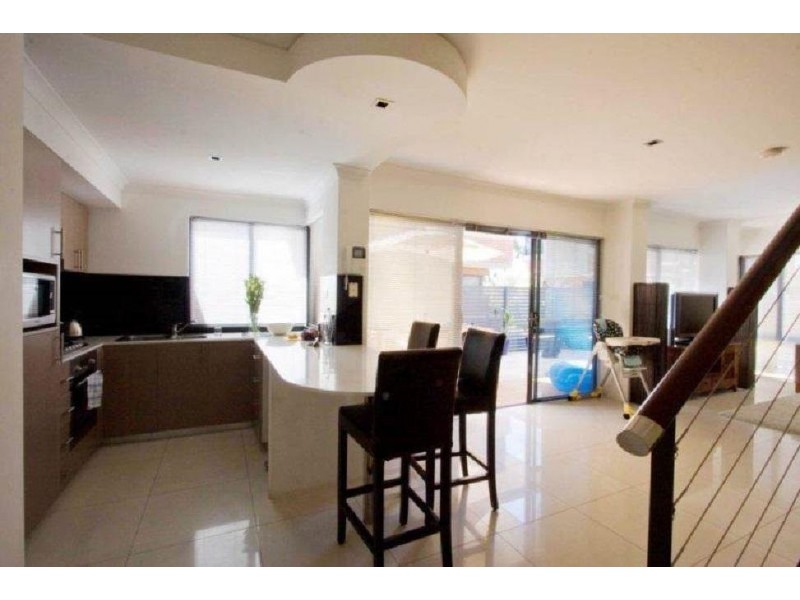 10/13 – 17 Groves Avenue, Attadale WA 6156