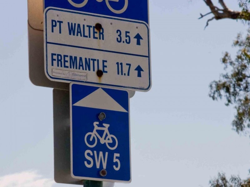 10/13 – 17 Groves Avenue, Attadale WA 6156