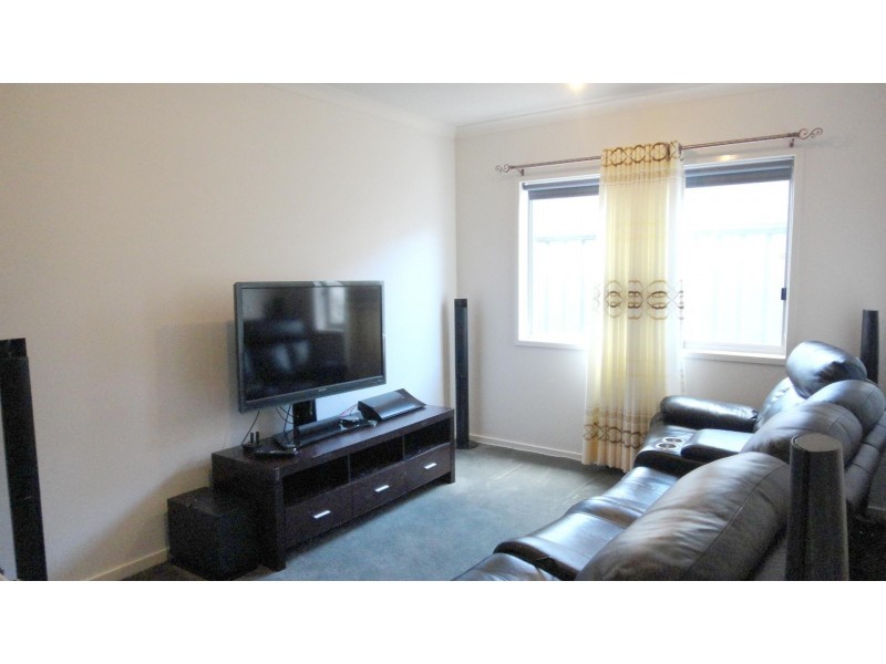18 Arbourlea Boulevard, Cranbourne North VIC 3977
