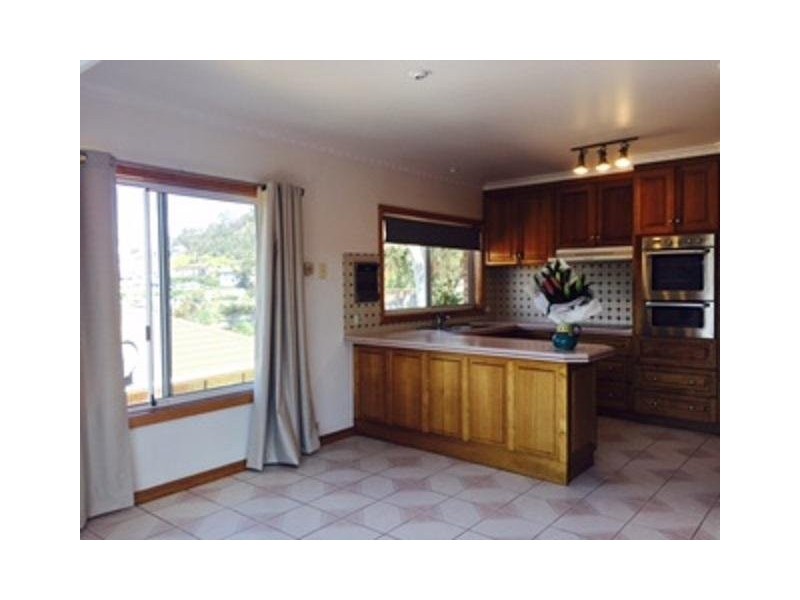 18 Jabez Crescent, Lenah Valley TAS 7008