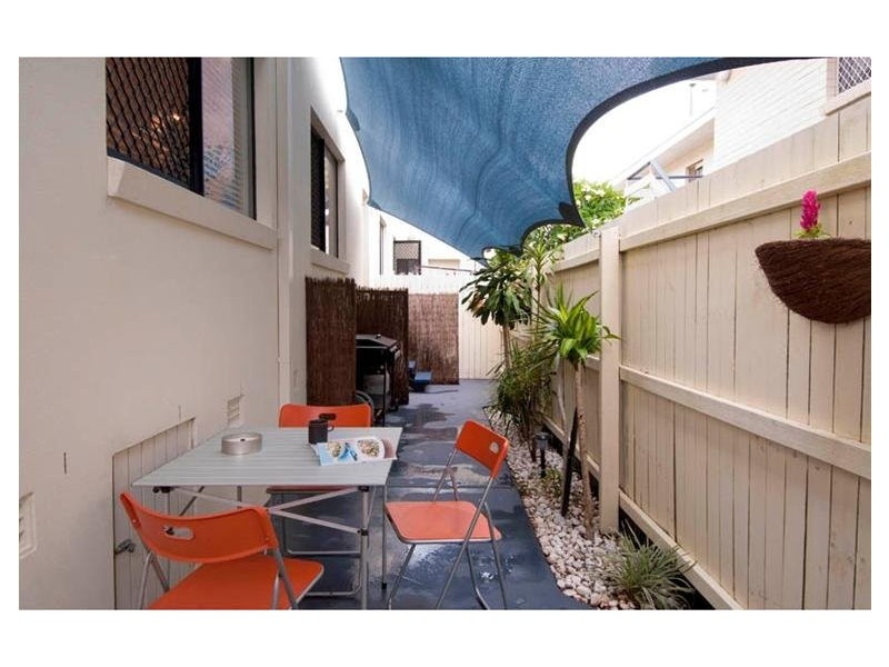 2/29 Sunset Boulevard, Surfers Paradise QLD 4217