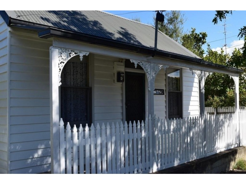 *24 Hunt Street, Ballarat East VIC 3350