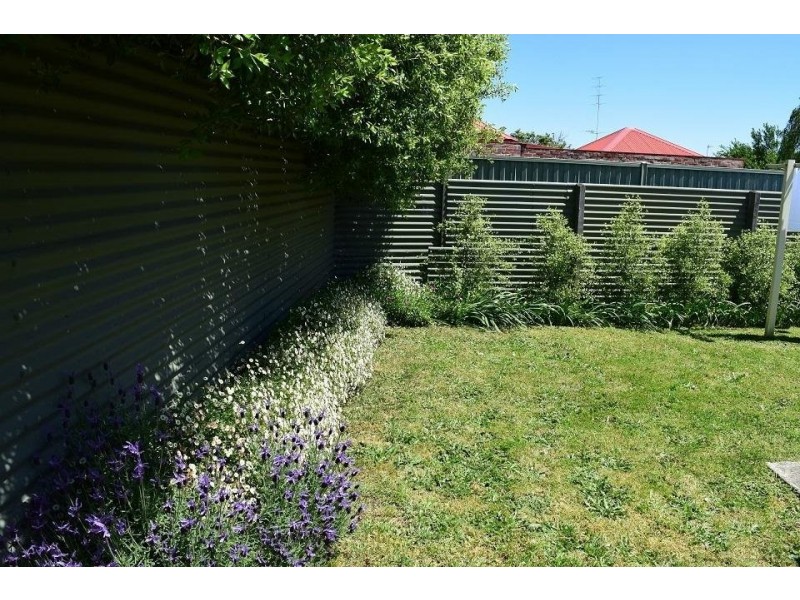 *24 Hunt Street, Ballarat East VIC 3350