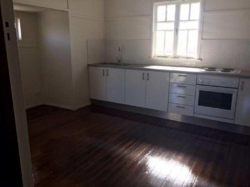 11 Water Street, Southport QLD 4215