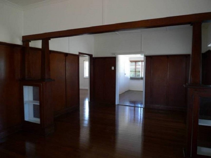 11 Water Street, Southport QLD 4215