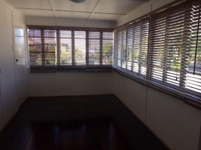 11 Water Street, Southport QLD 4215