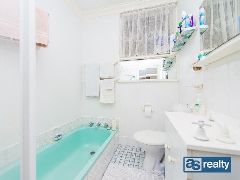 32 Cameron Street, Embleton WA 6062