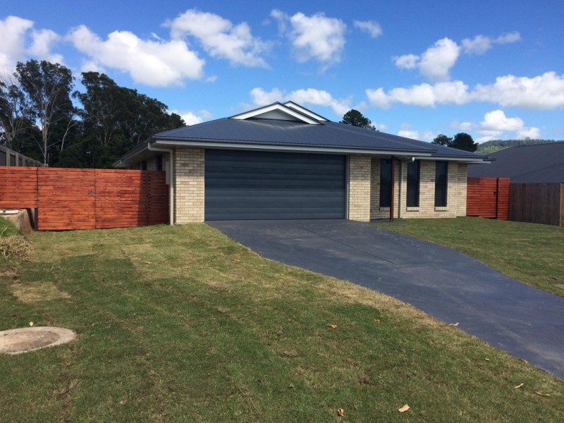 9 Pine View Drive, Beerwah QLD 4519