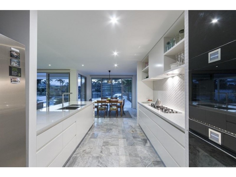 11 La Scala Court, Isle Of Capri QLD 4217