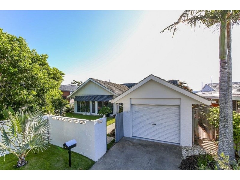 11 La Scala Court, Isle Of Capri QLD 4217