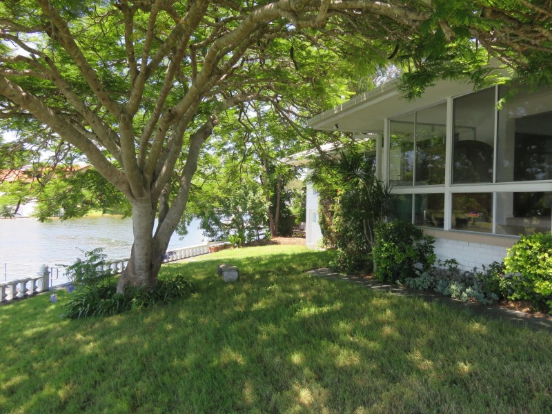 Broadbeach Waters QLD 4218
