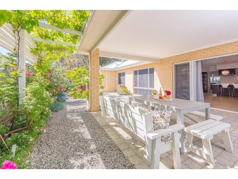 9 Moonbooli Street, Forrestfield WA 6058