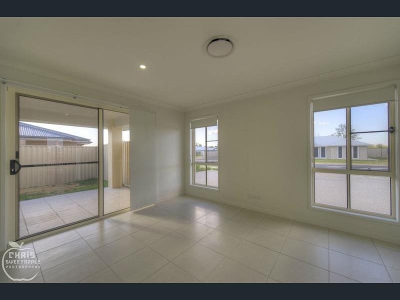 2/72 Acacia Drive, Miles QLD 4415