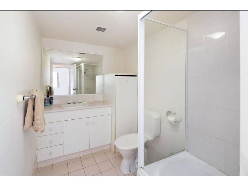 7/32 Second Avenue, Broadbeach QLD 4218