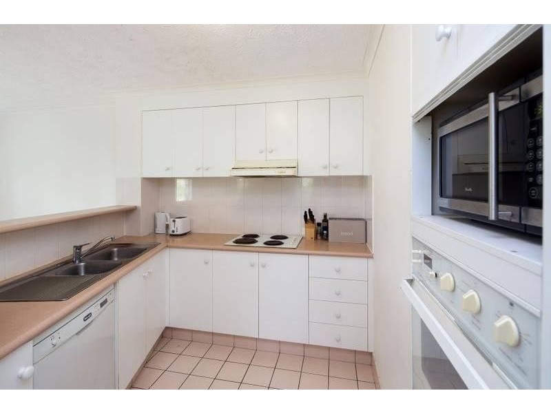 7/32 Second Avenue, Broadbeach QLD 4218