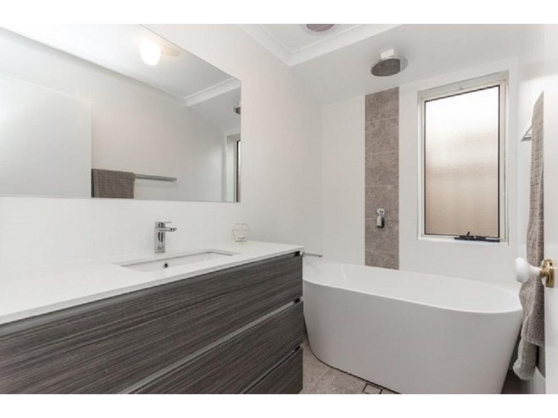 2/3 Hove Court, Nollamara WA 6061