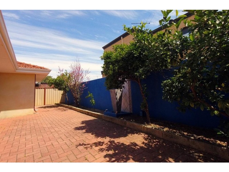 2/3 Hove Court, Nollamara WA 6061