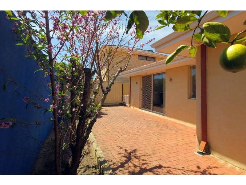 2/3 Hove Court, Nollamara WA 6061