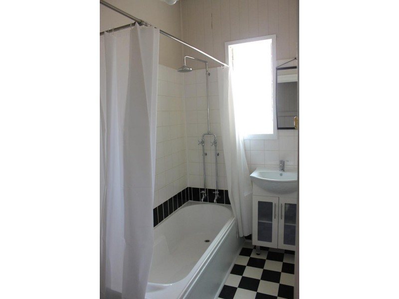 1 Shore Street East, Cleveland QLD 4163