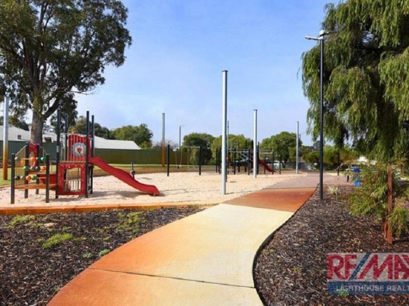 *40 Jacaranda Crescent, Withers WA 6230