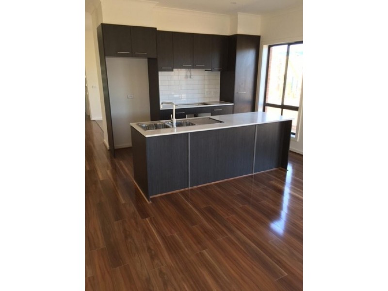 * Grampians Avenue, Werribee VIC 3030