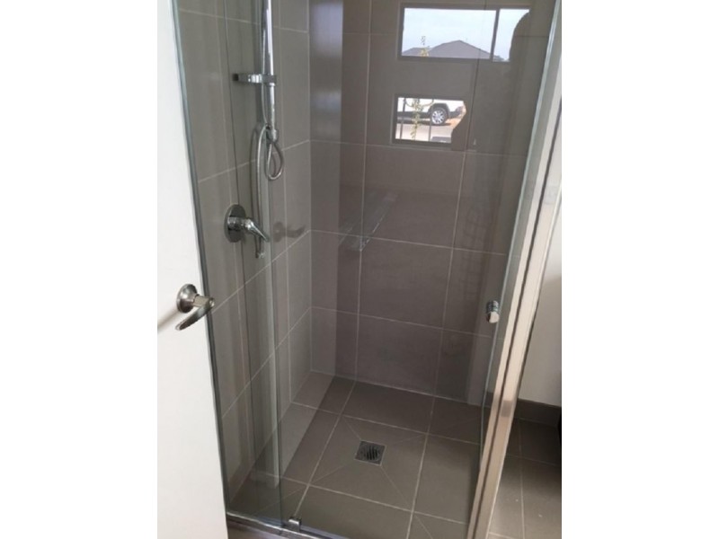 * Grampians Avenue, Werribee VIC 3030