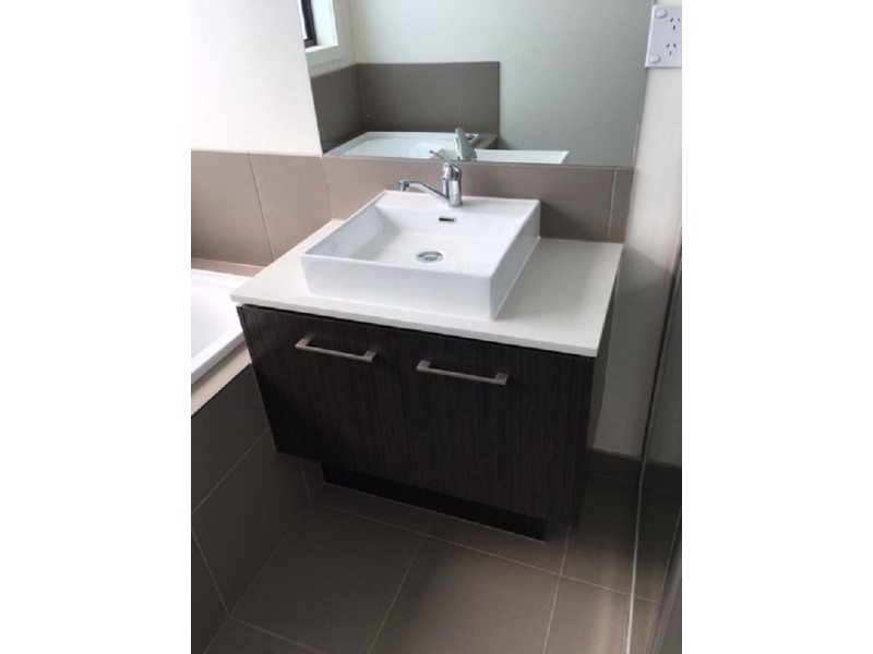 * Grampians Avenue, Werribee VIC 3030